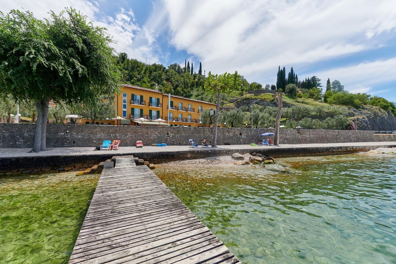 Albergo Del Garda Torri Del Benaco Exterior photo