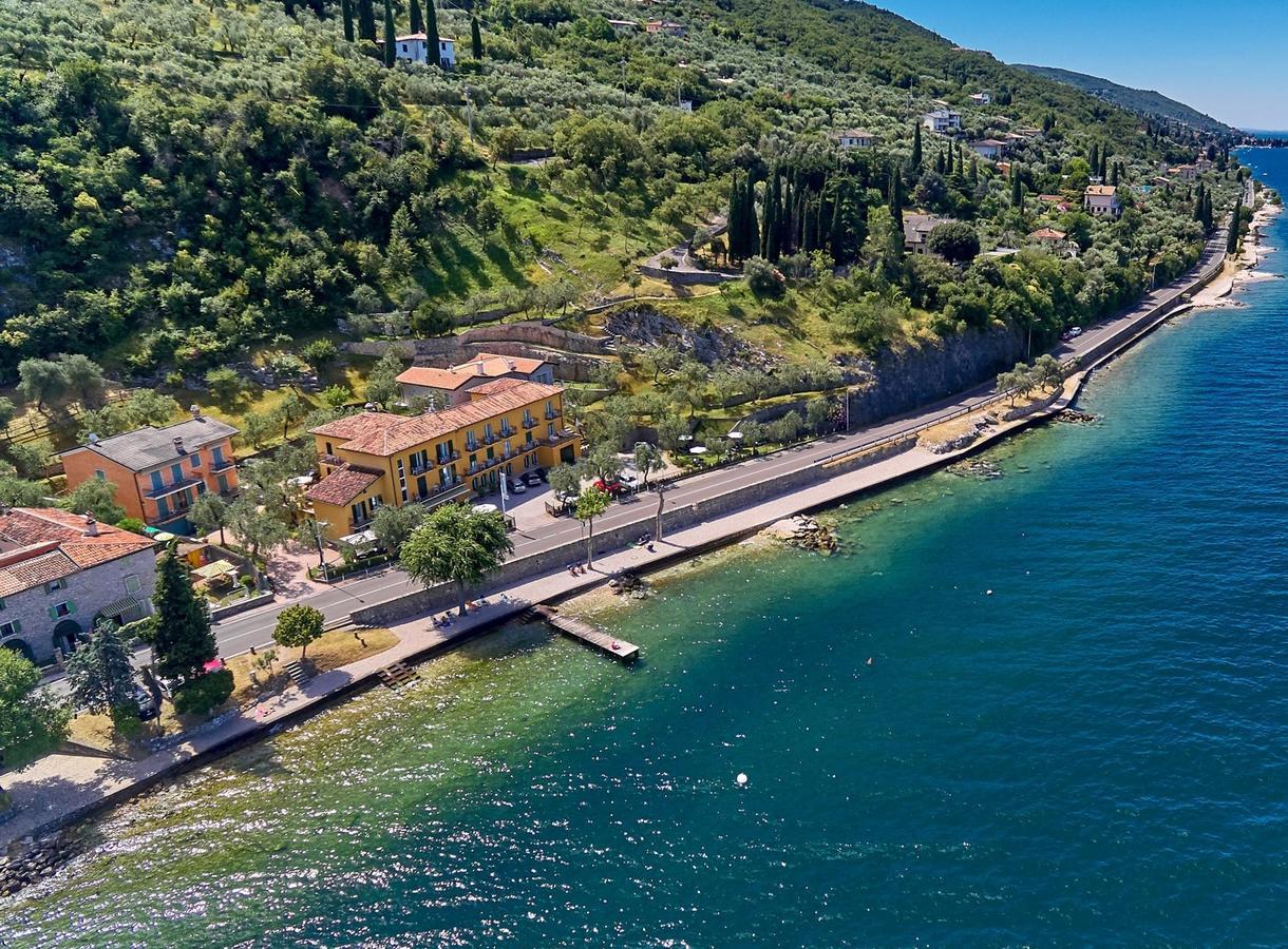 Albergo Del Garda Torri Del Benaco Exterior photo