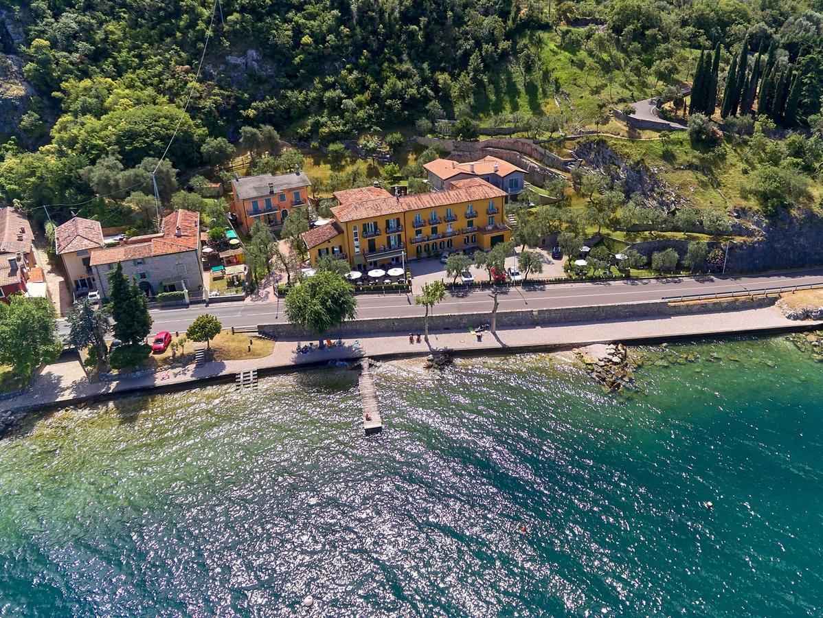 Albergo Del Garda Torri Del Benaco Exterior photo