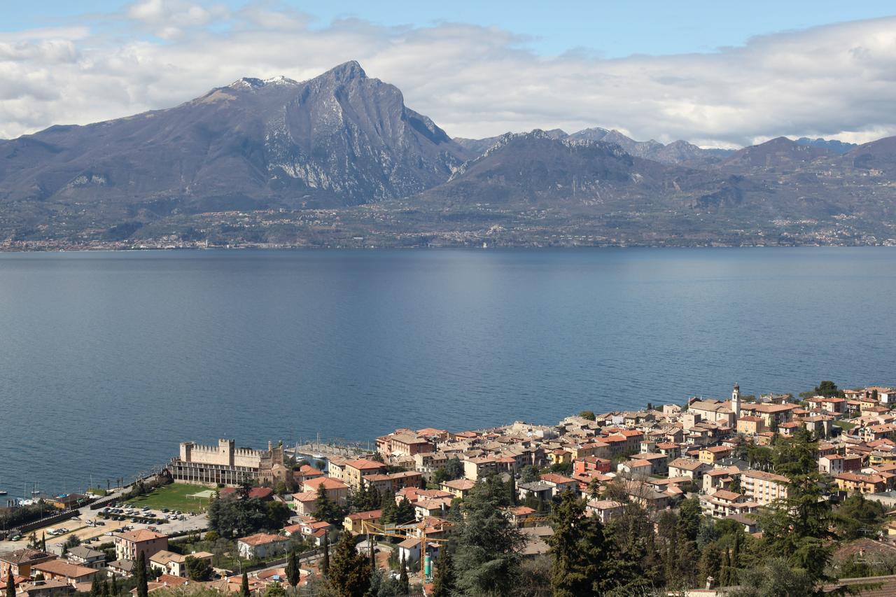 Albergo Del Garda Torri Del Benaco Exterior photo